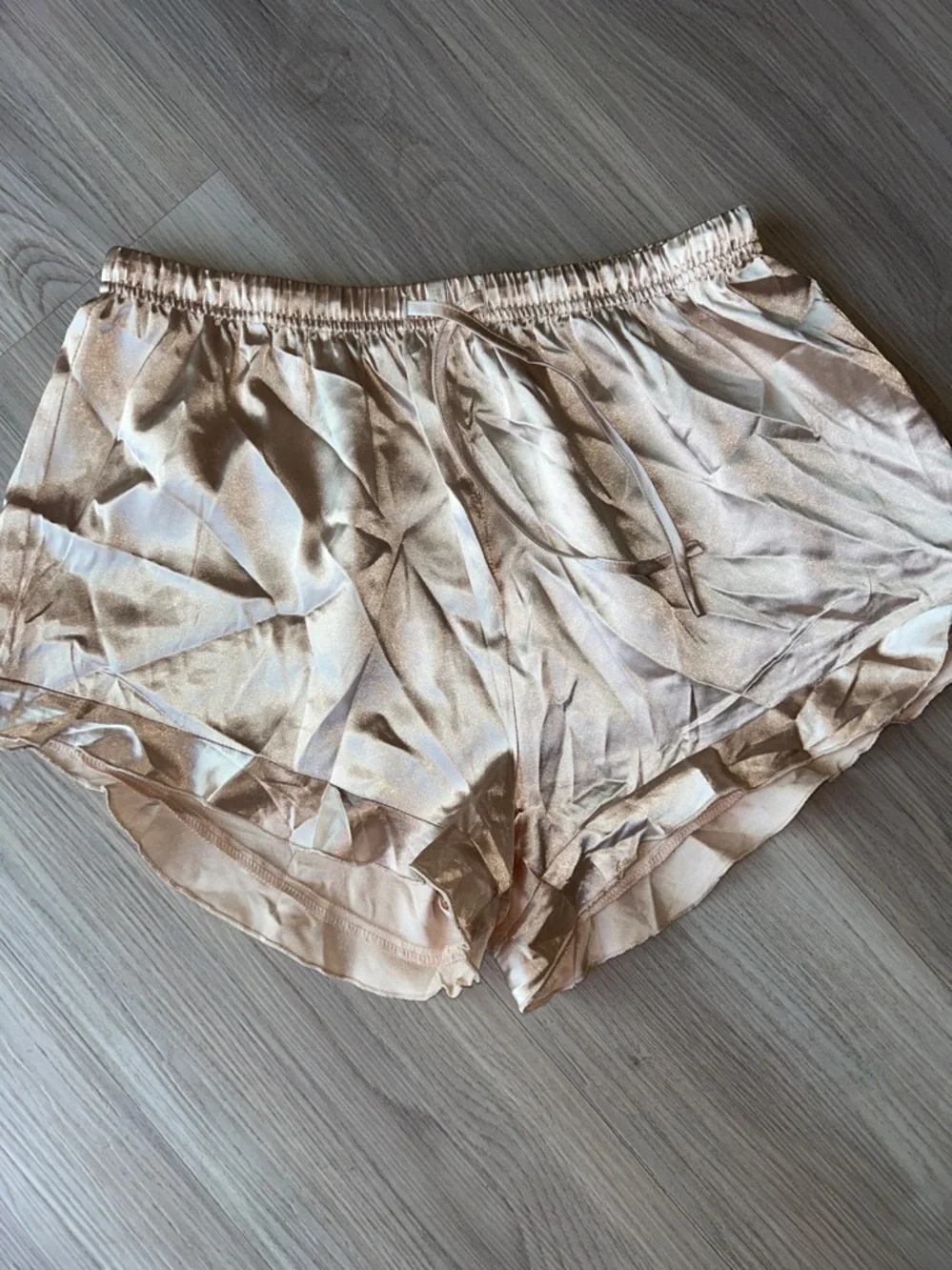 Ekouaer Satin Pajama Set M Champagne NWT LS Lounge Sleepwear Sheen Glam Relax